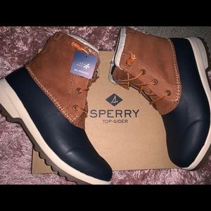 Women’s SPERRY BRAND NEW duck all weather boots